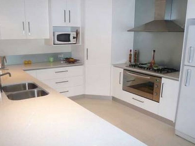 2/38 Enid Avenue, Southport QLD 4215