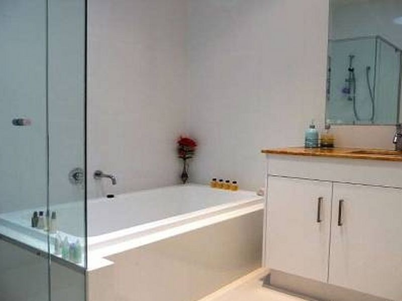 2/38 Enid Avenue, Southport QLD 4215