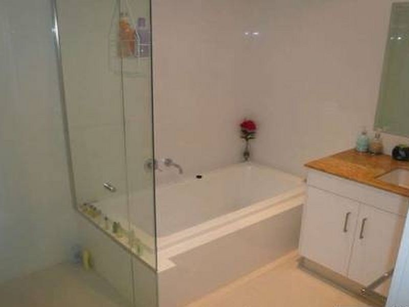 2/38 Enid Avenue, Southport QLD 4215