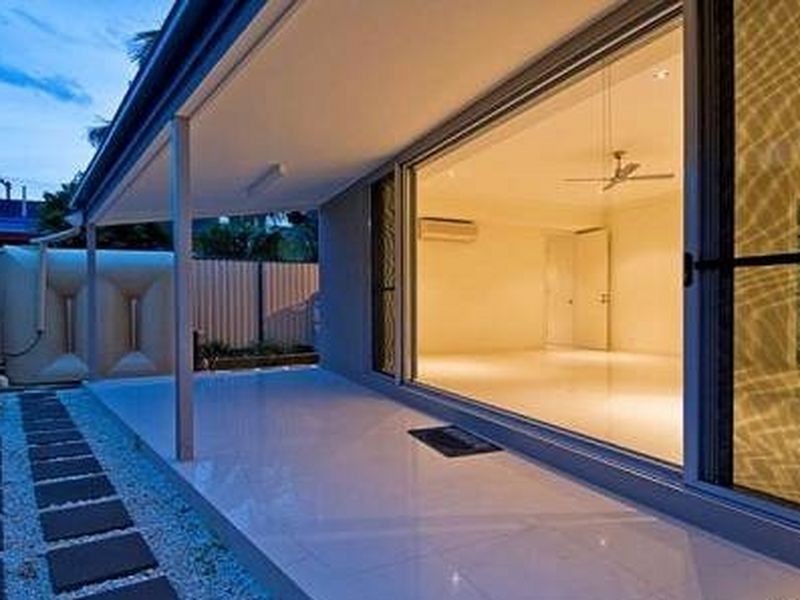 2/38 Enid Avenue, Southport QLD 4215