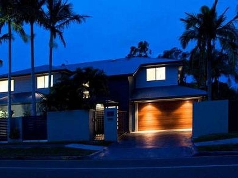 2/38 Enid Avenue, Southport QLD 4215