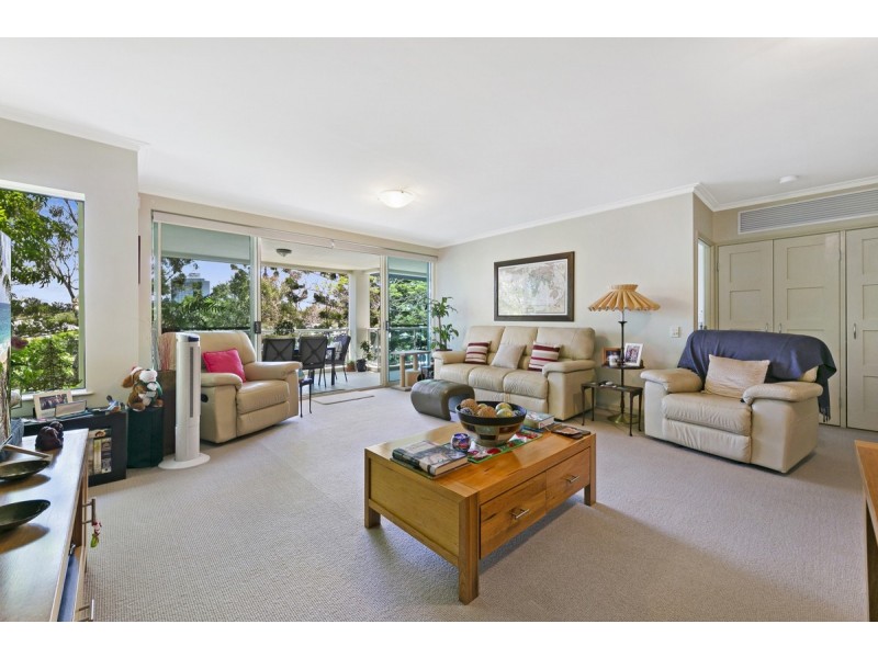 4112/1 Archer Hill Drive “Royal Pines”, Benowa QLD 4217