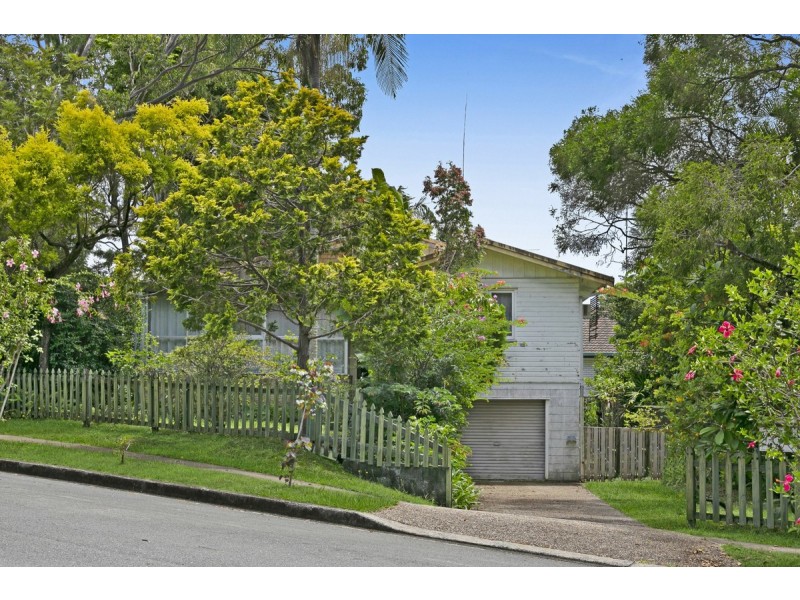 53 Kindra Avenue, Southport QLD 4215