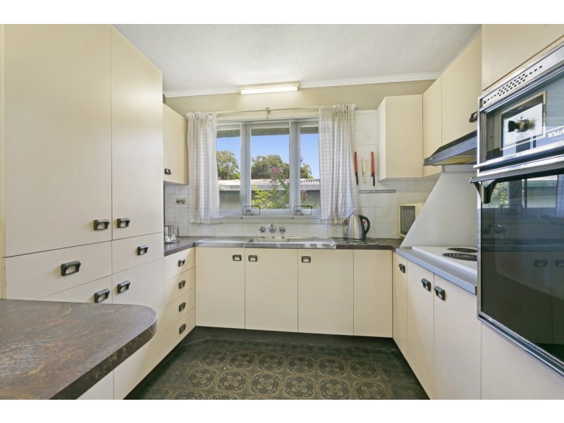 53 Kindra Avenue, Southport QLD 4215