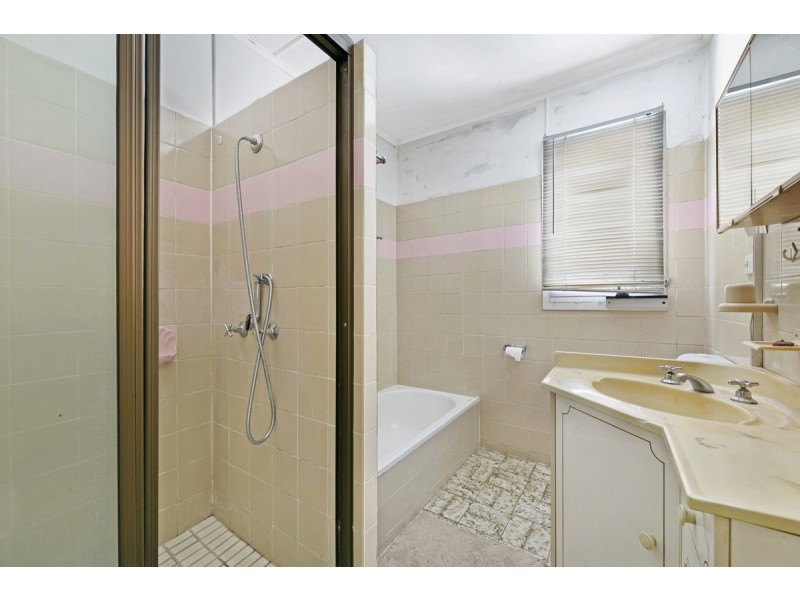 53 Kindra Avenue, Southport QLD 4215