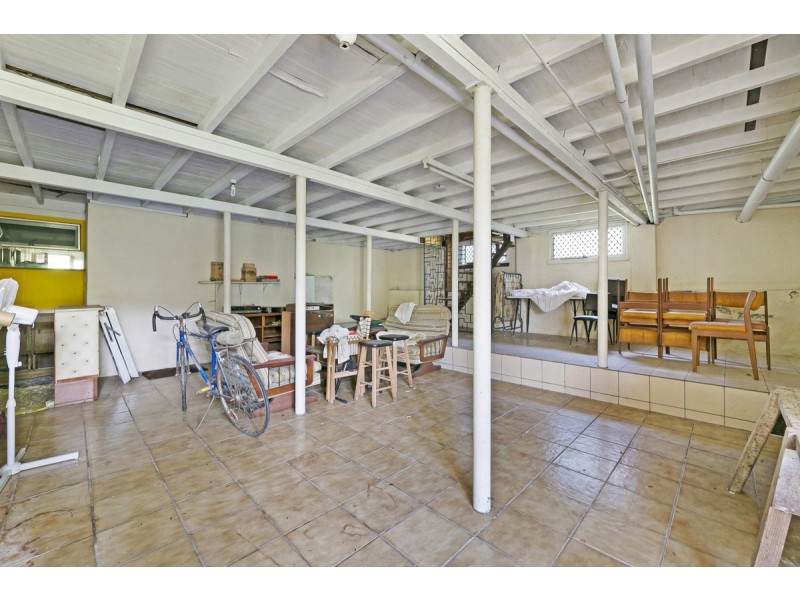 53 Kindra Avenue, Southport QLD 4215