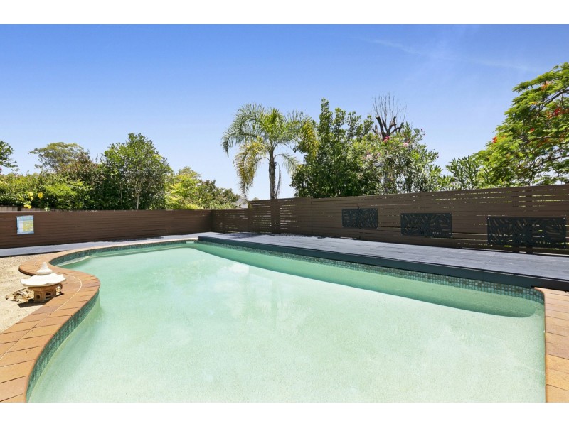 9 Nyora Street, Southport QLD 4215