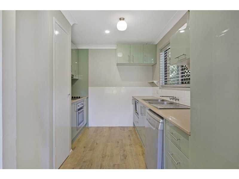 9 Nyora Street, Southport QLD 4215