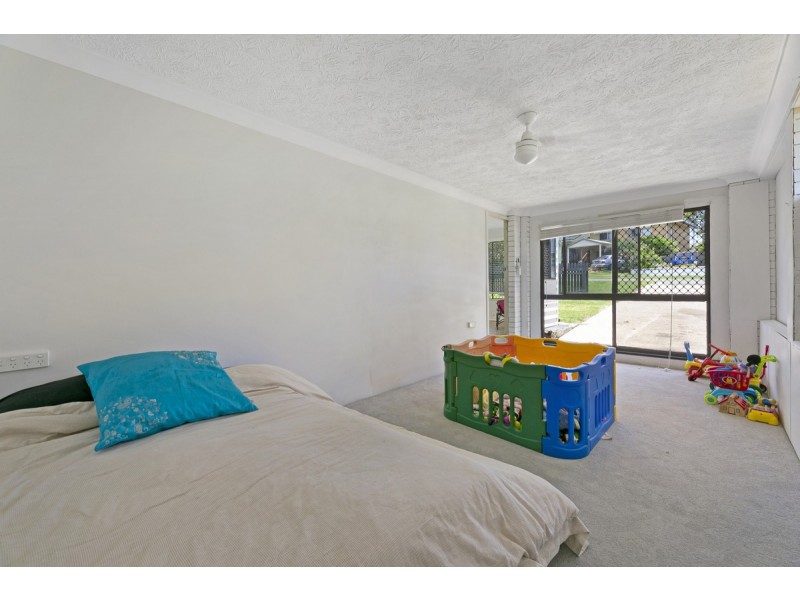 9 Nyora Street, Southport QLD 4215