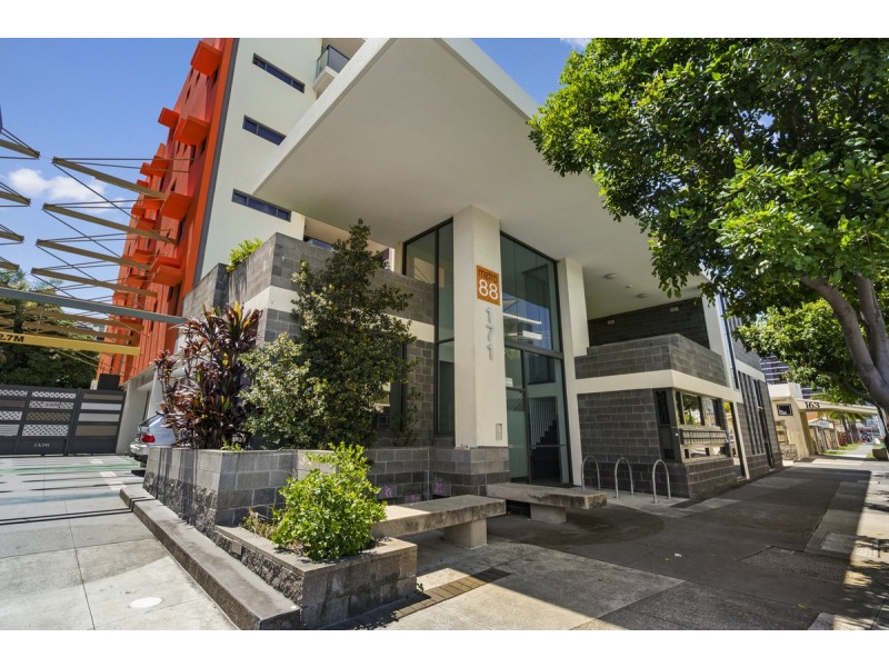 30/171 Scarborough Street, Southport QLD 4215