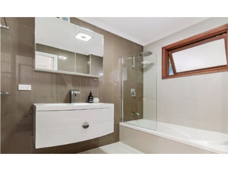 113 Kindra Avenue, Southport QLD 4215