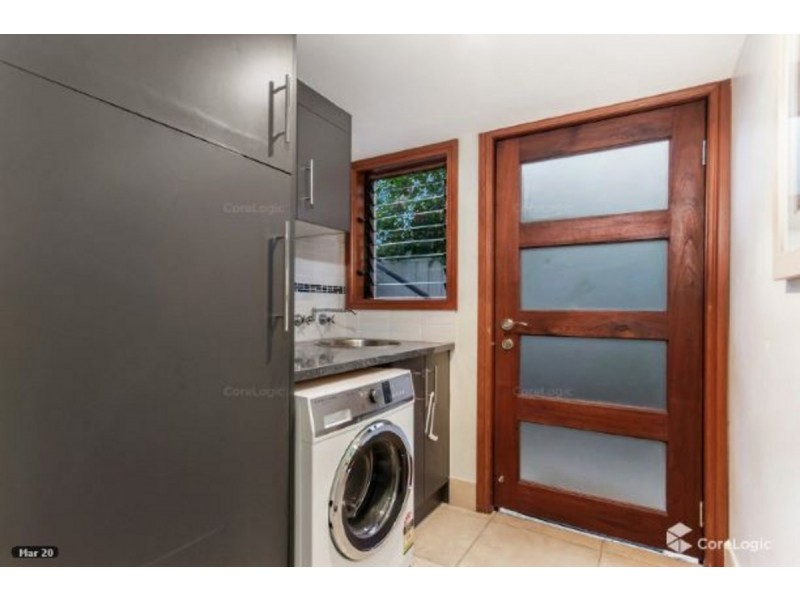 113 Kindra Avenue, Southport QLD 4215