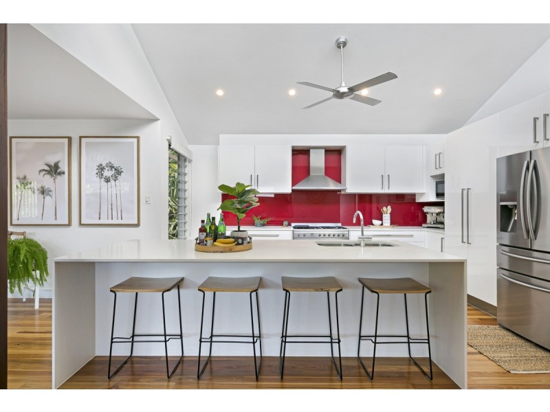 8 Terrigal Crescent, Southport QLD 4215