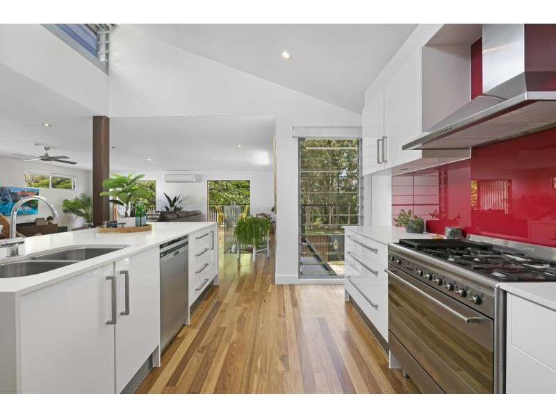 8 Terrigal Crescent, Southport QLD 4215