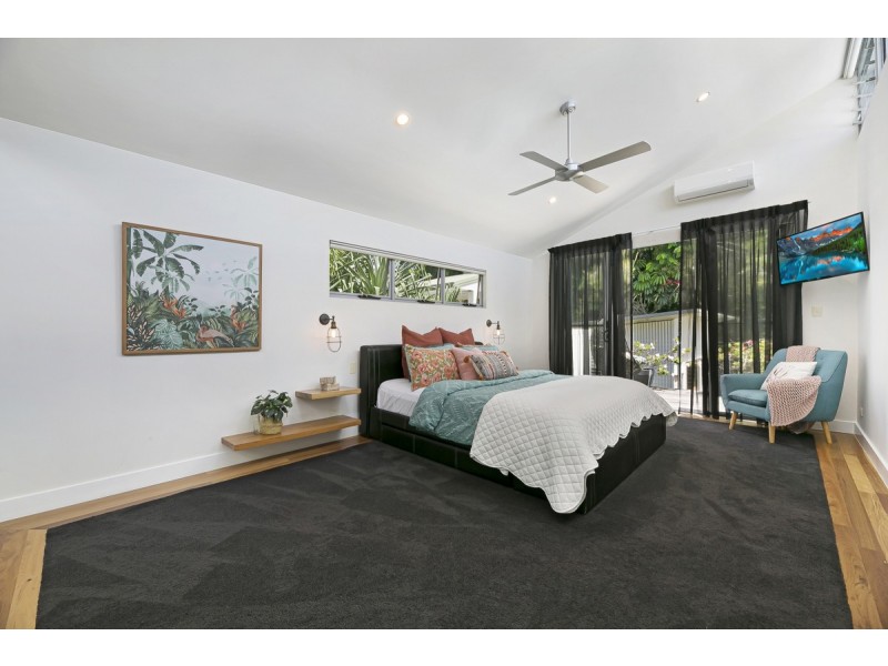 8 Terrigal Crescent, Southport QLD 4215