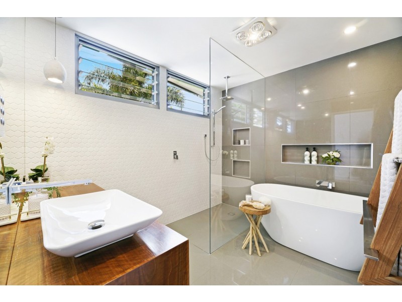 8 Terrigal Crescent, Southport QLD 4215