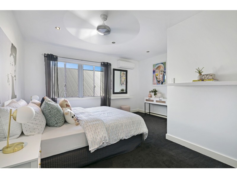 8 Terrigal Crescent, Southport QLD 4215