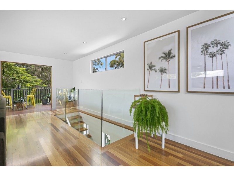 8 Terrigal Crescent, Southport QLD 4215