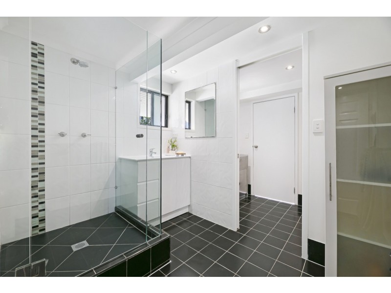 8 Terrigal Crescent, Southport QLD 4215