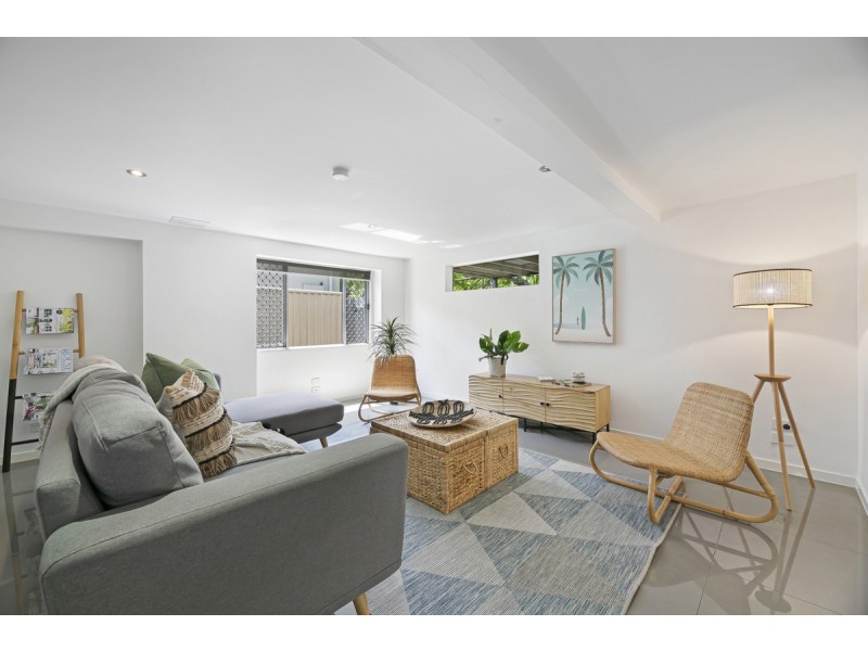 8 Terrigal Crescent, Southport QLD 4215