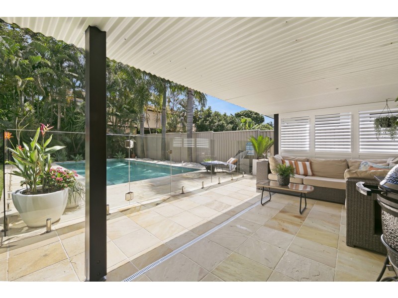 8 Terrigal Crescent, Southport QLD 4215