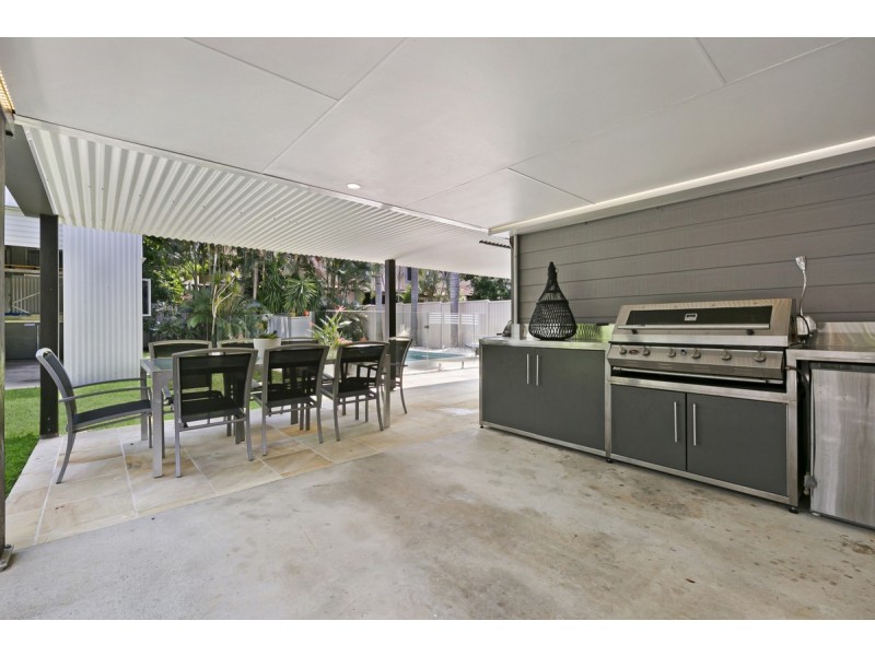 8 Terrigal Crescent, Southport QLD 4215