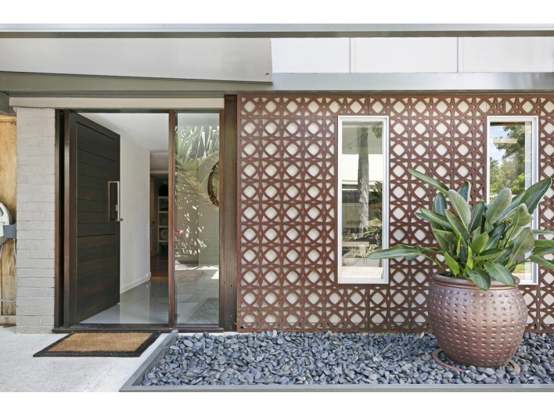 8 Terrigal Crescent, Southport QLD 4215