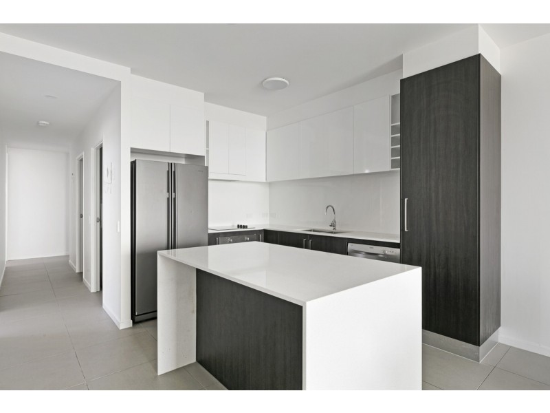 701/26 Spendelove Avenue, Southport QLD 4215