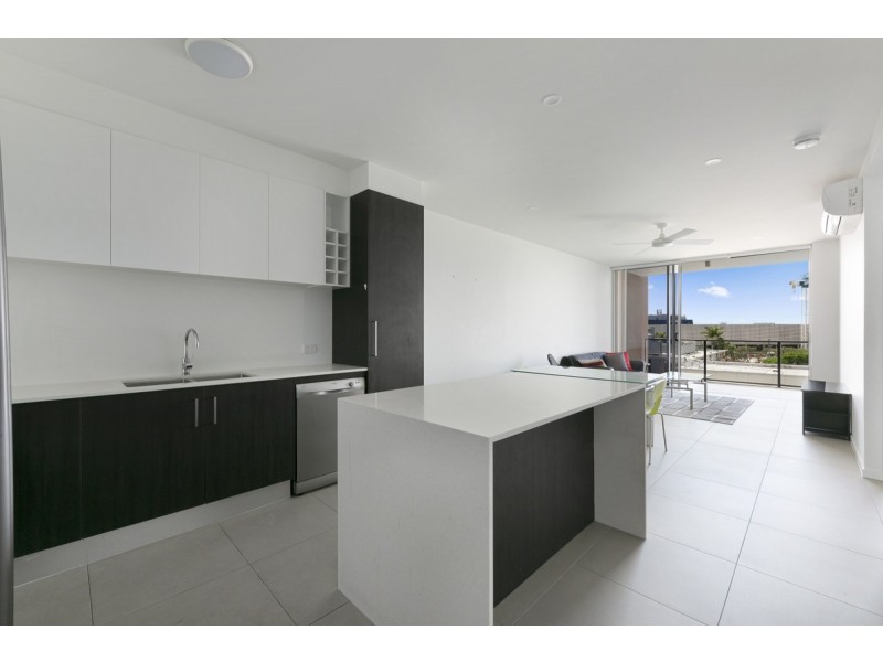 701/26 Spendelove Avenue, Southport QLD 4215