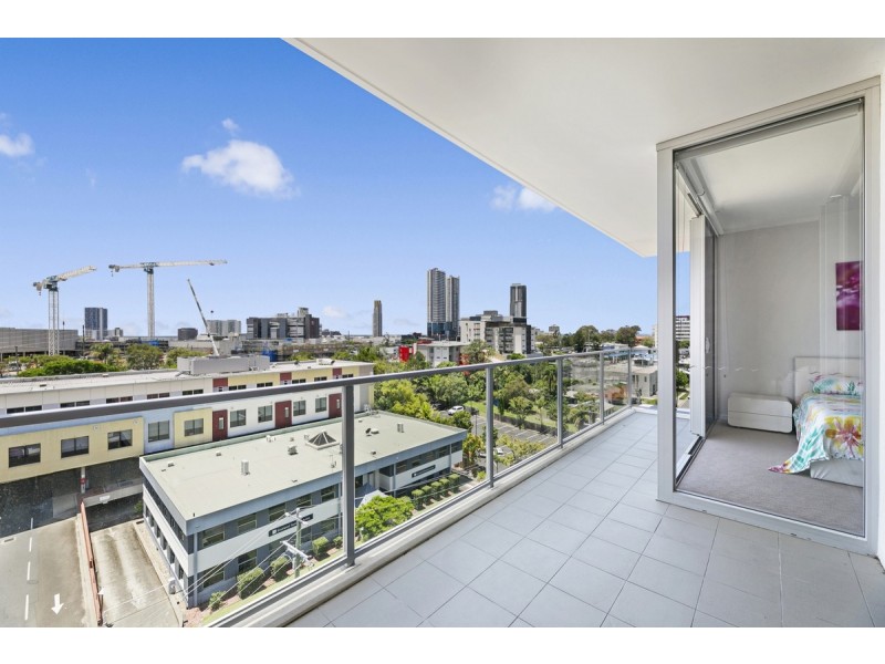 701/26 Spendelove Avenue, Southport QLD 4215