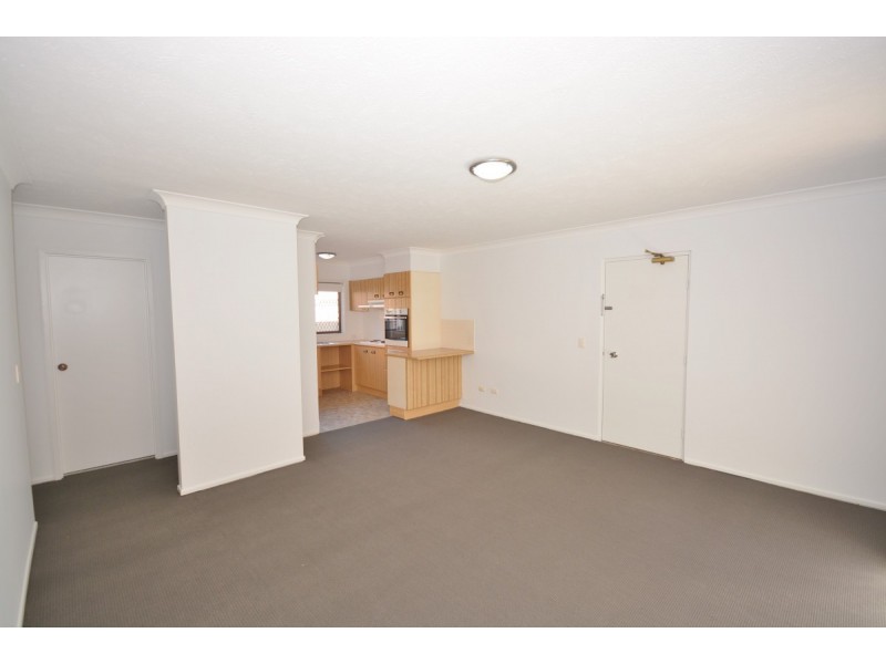 1/209 Scarborough Street, Southport QLD 4215