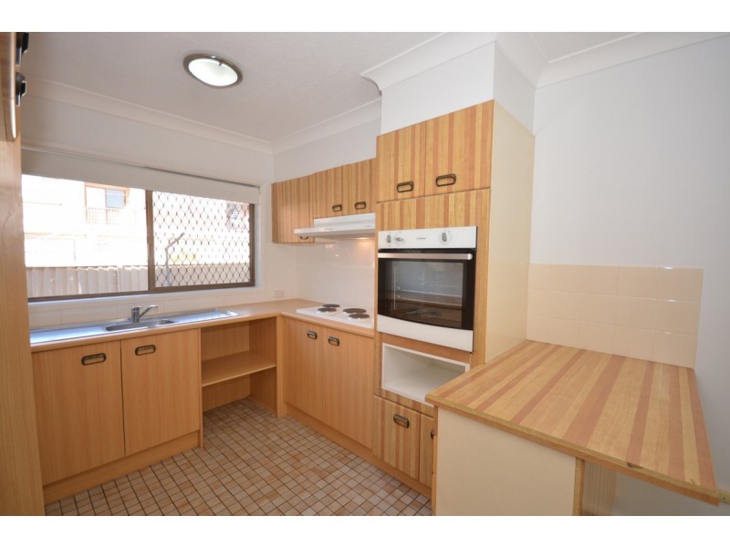 1/209 Scarborough Street, Southport QLD 4215