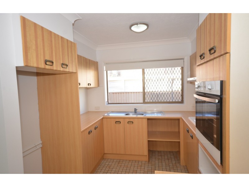 1/209 Scarborough Street, Southport QLD 4215