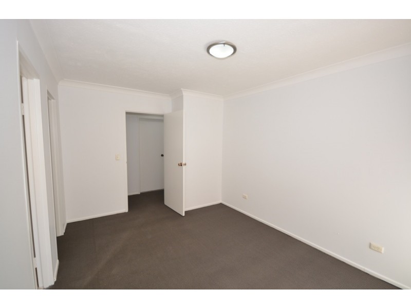 1/209 Scarborough Street, Southport QLD 4215