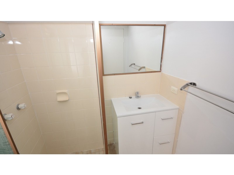 1/209 Scarborough Street, Southport QLD 4215