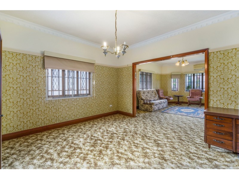 32 Chester Terrace, Southport QLD 4215