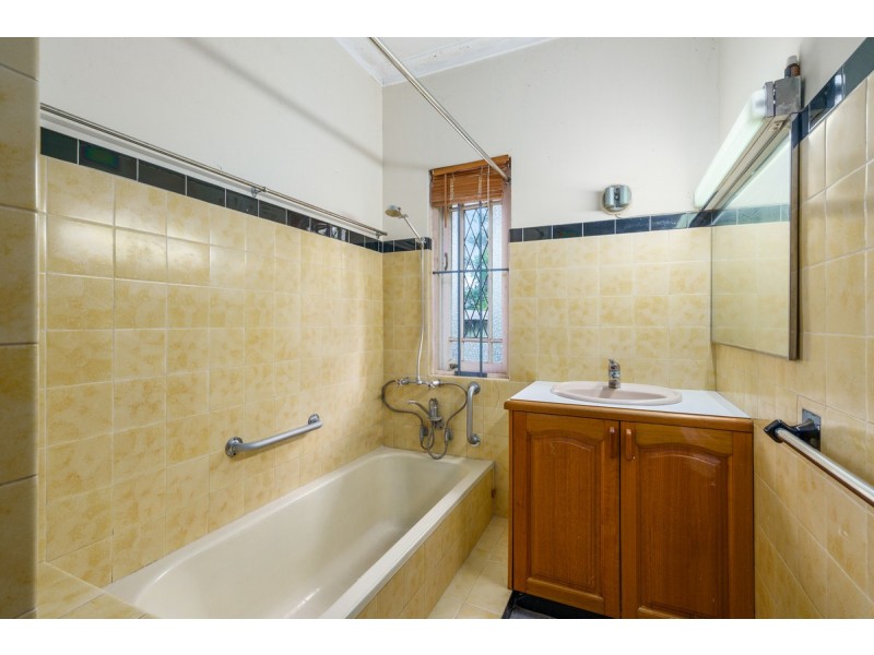 32 Chester Terrace, Southport QLD 4215