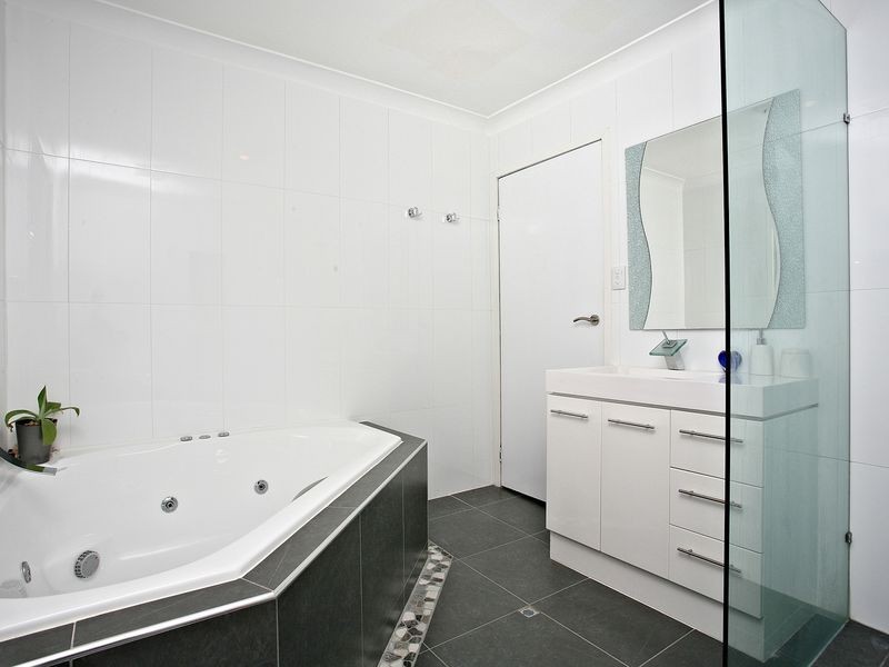 33 Dandar Street, Southport QLD 4215