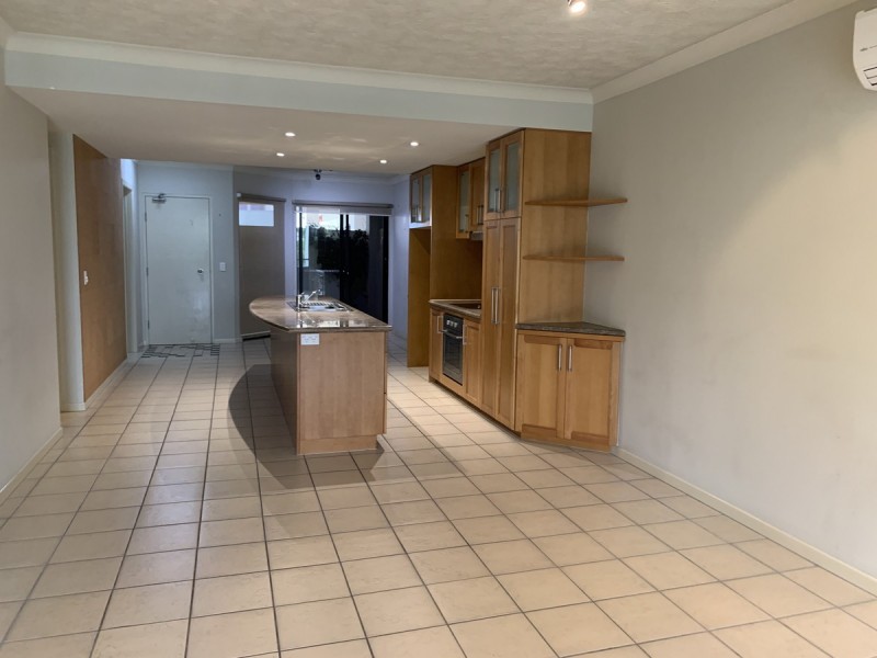 9/31 Railway Street, Southport QLD 4215