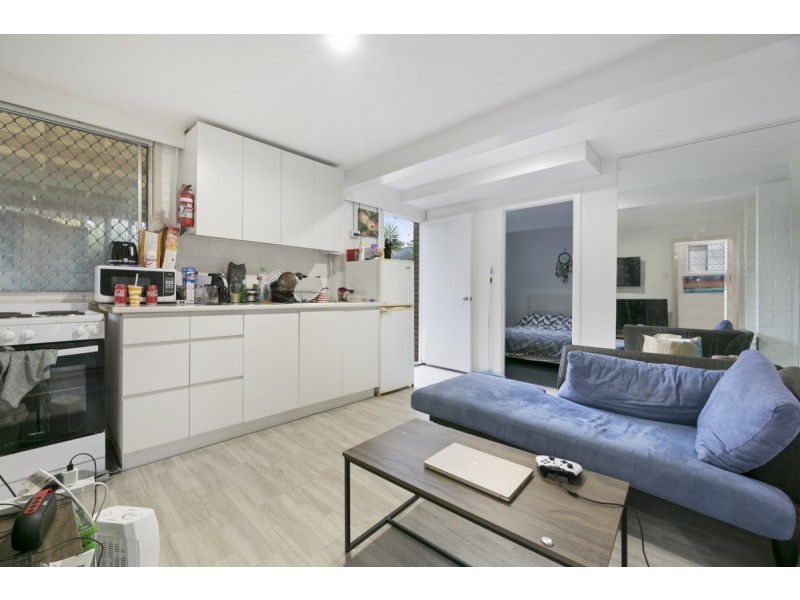 9 Ikana Court, Southport QLD 4215