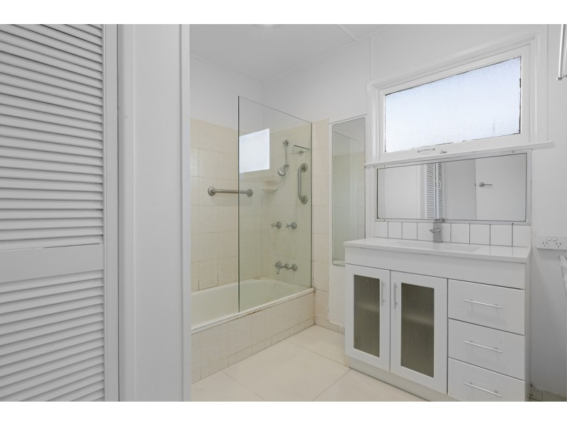 31 Echlin Street, Labrador QLD 4215