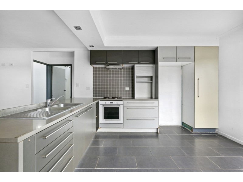 130 Falconer Street, Southport QLD 4215