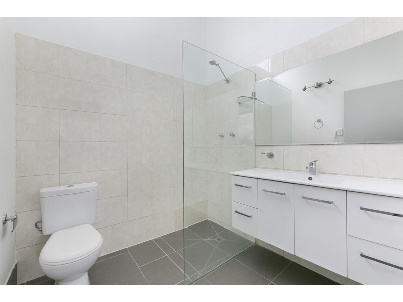 130 Falconer Street, Southport QLD 4215