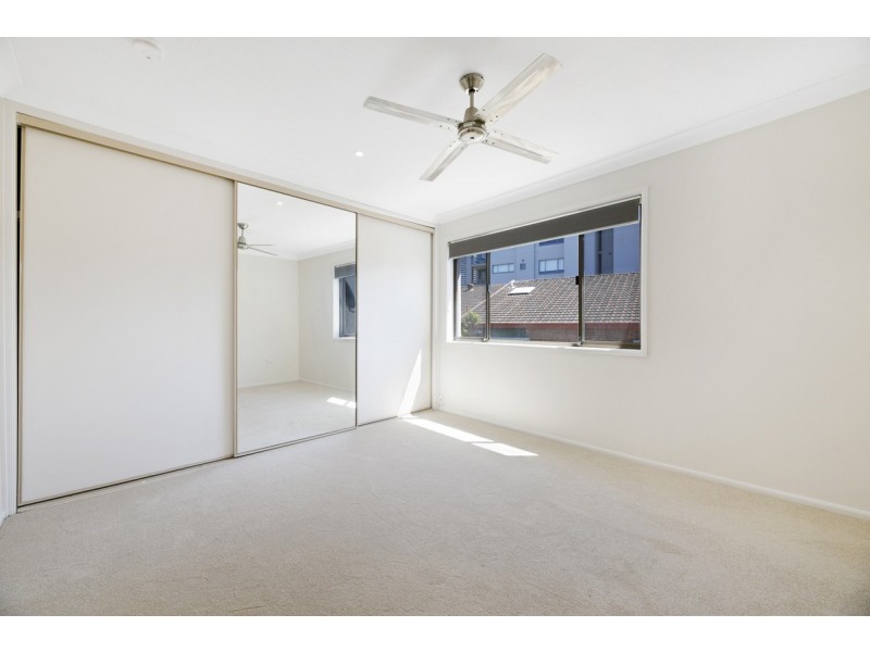 4/16 Lather Street, Southport QLD 4215