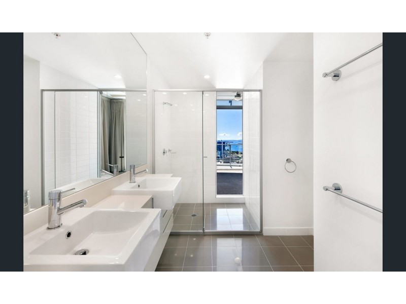 33809/9 Lawson Street, Southport QLD 4215