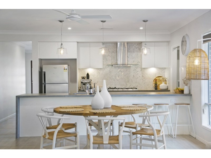 9 Grace Avenue, Labrador QLD 4215