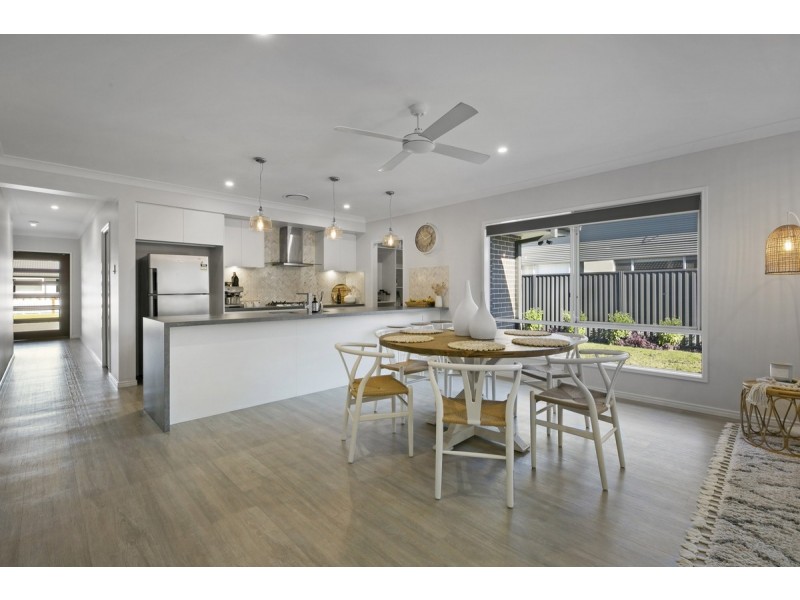 9 Grace Avenue, Labrador QLD 4215