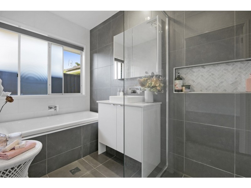 9 Grace Avenue, Labrador QLD 4215