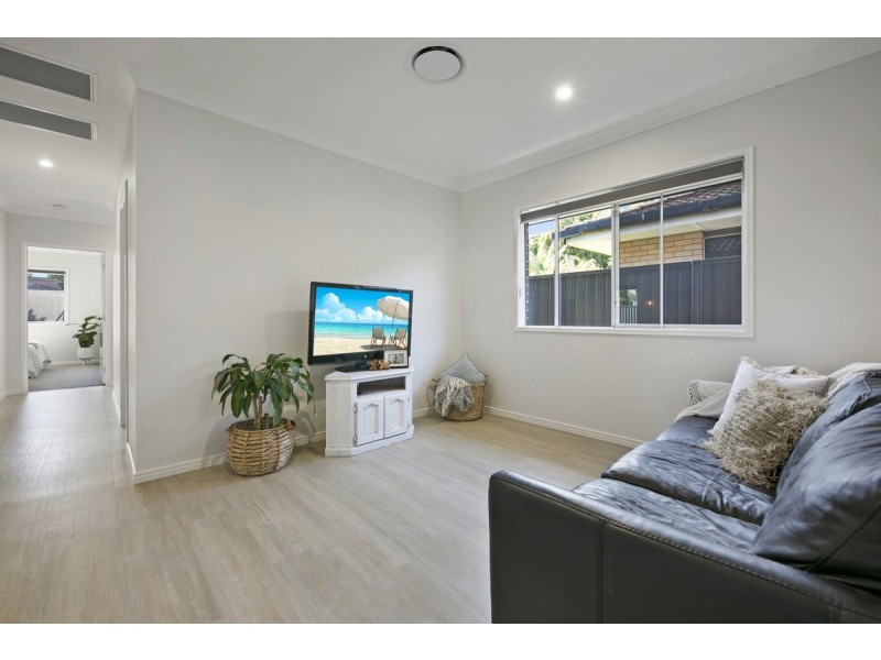 9 Grace Avenue, Labrador QLD 4215