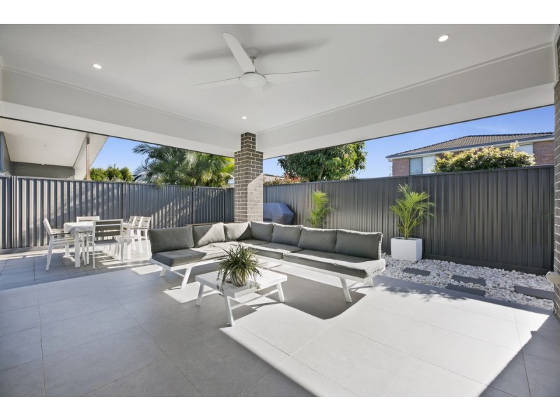 9 Grace Avenue, Labrador QLD 4215